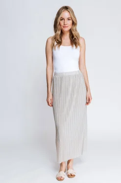 New ISELLE Damen Röcke & Shorts